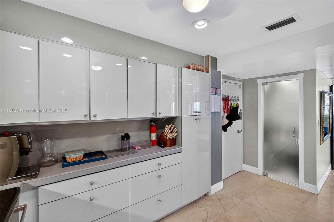 Active With Contract: $650,000 (3 beds, 2 baths, 1570 Square Feet)