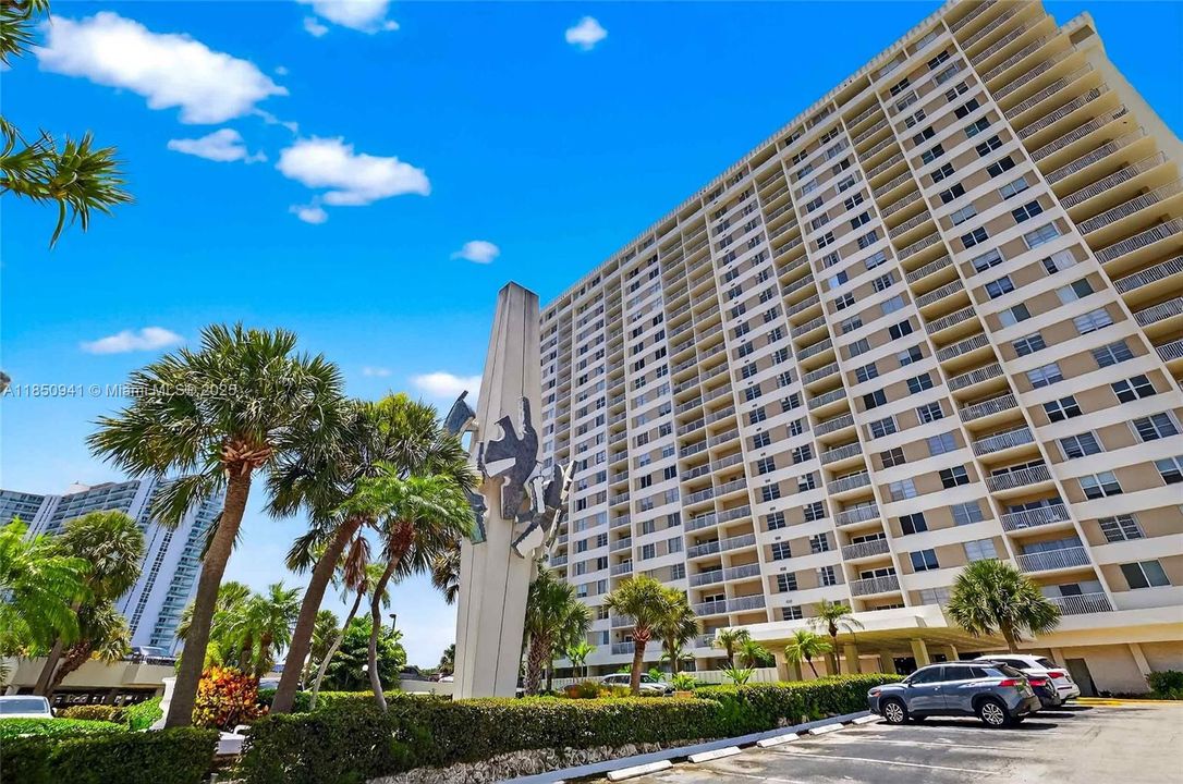 Active With Contract: $650,000 (3 beds, 2 baths, 1570 Square Feet)