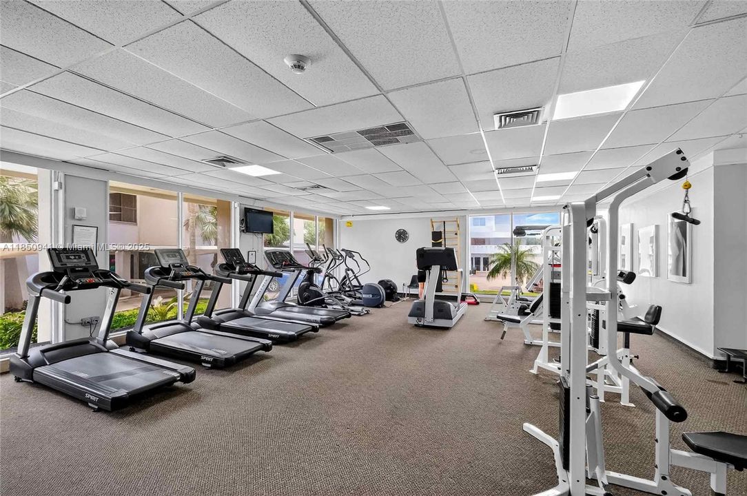 Active With Contract: $650,000 (3 beds, 2 baths, 1570 Square Feet)