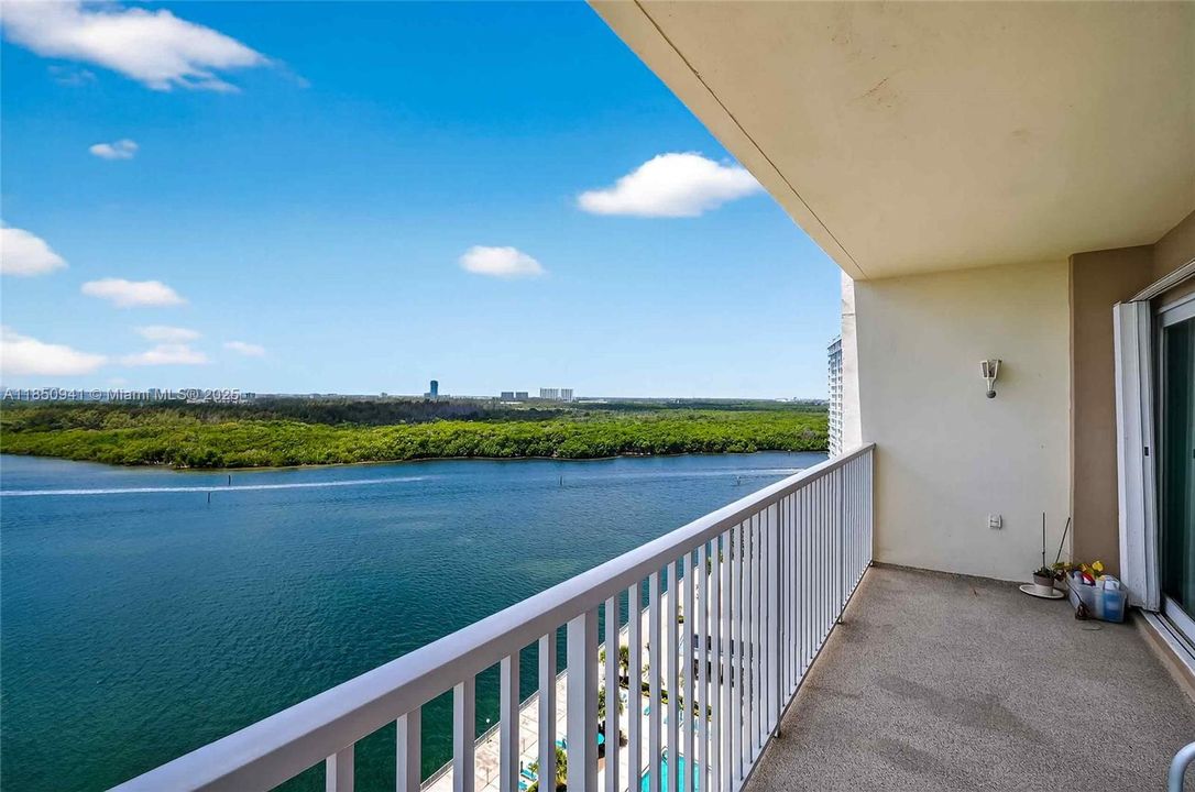 Active With Contract: $650,000 (3 beds, 2 baths, 1570 Square Feet)