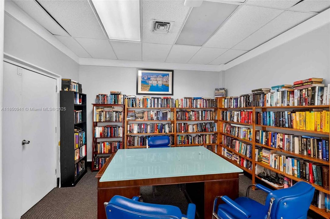 Active With Contract: $650,000 (3 beds, 2 baths, 1570 Square Feet)