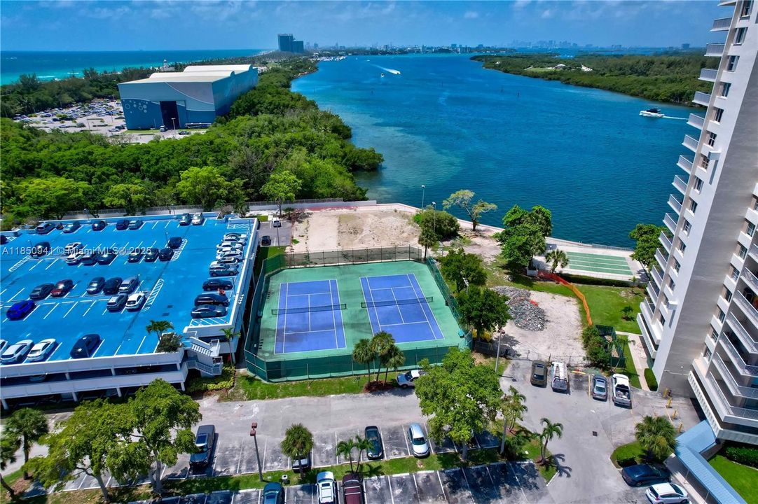 Active With Contract: $650,000 (3 beds, 2 baths, 1570 Square Feet)