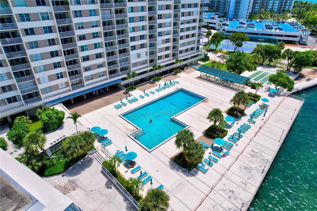 Active With Contract: $650,000 (3 beds, 2 baths, 1570 Square Feet)