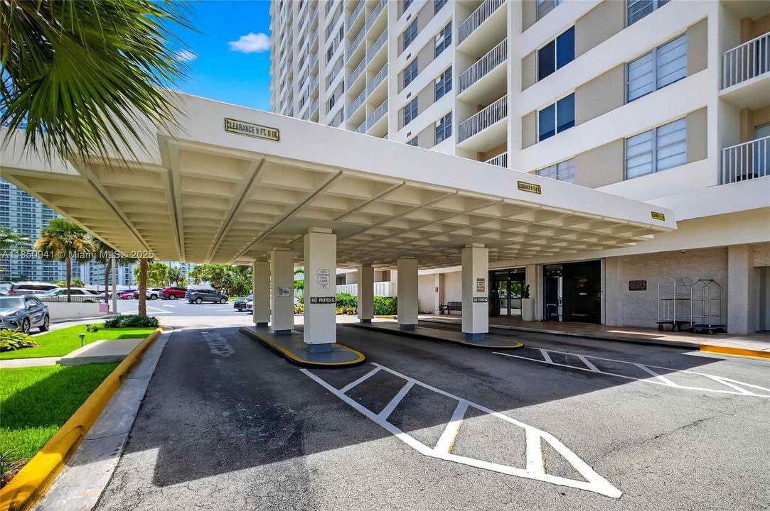 Active With Contract: $650,000 (3 beds, 2 baths, 1570 Square Feet)