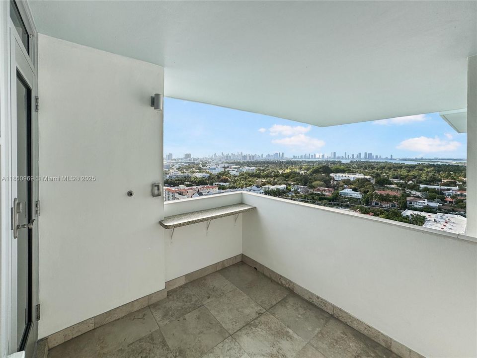 Vendido Recientemente: $874,999 (2 camas, 2 baños, 1590 Pies cuadrados)