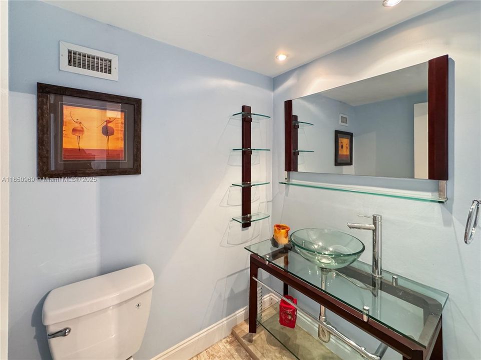 Vendido Recientemente: $874,999 (2 camas, 2 baños, 1590 Pies cuadrados)