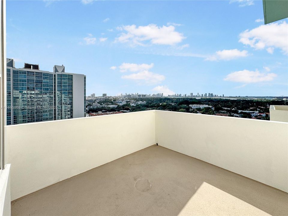 Vendido Recientemente: $874,999 (2 camas, 2 baños, 1590 Pies cuadrados)