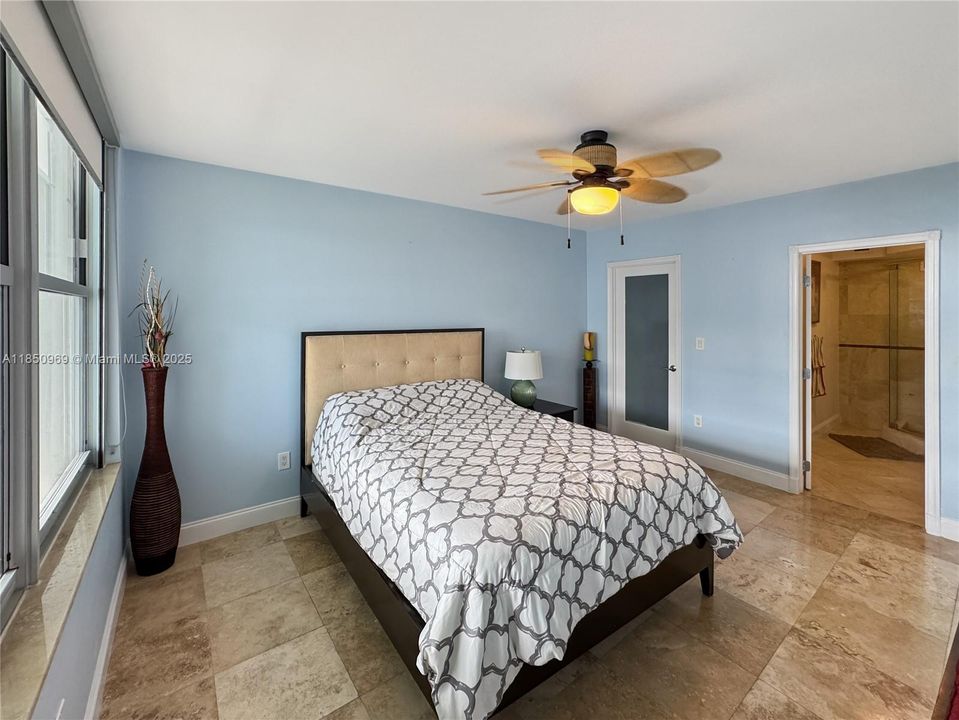 Vendido Recientemente: $874,999 (2 camas, 2 baños, 1590 Pies cuadrados)