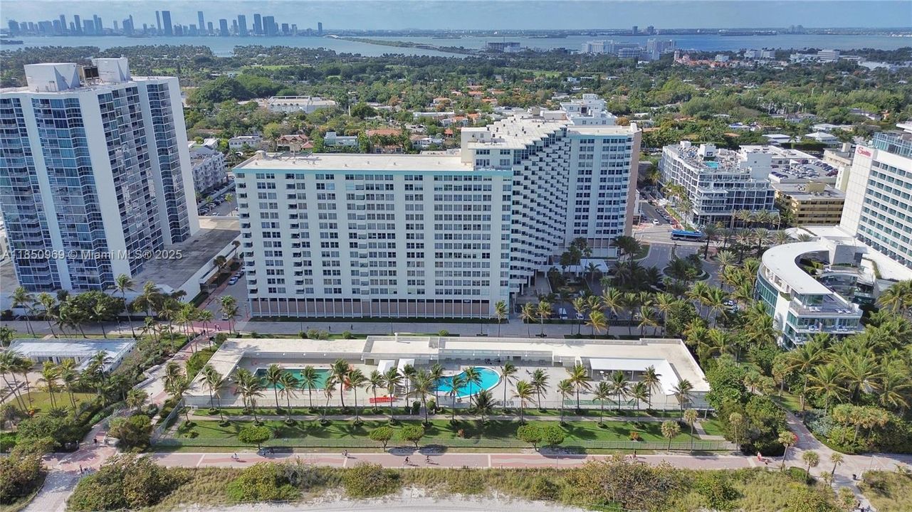 Vendido Recientemente: $874,999 (2 camas, 2 baños, 1590 Pies cuadrados)