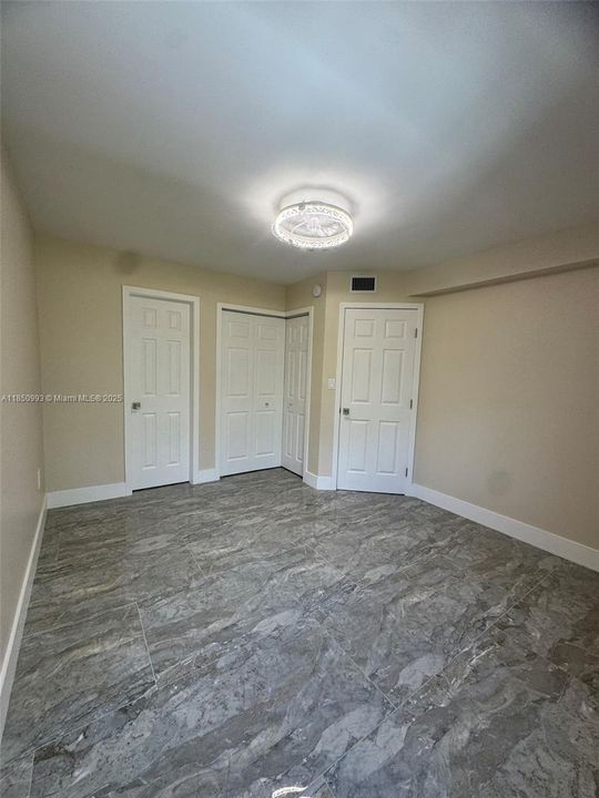 Bedroom 2 Ceiling Fan with Mood Lighting and Remote Control (in both bedrooms)
