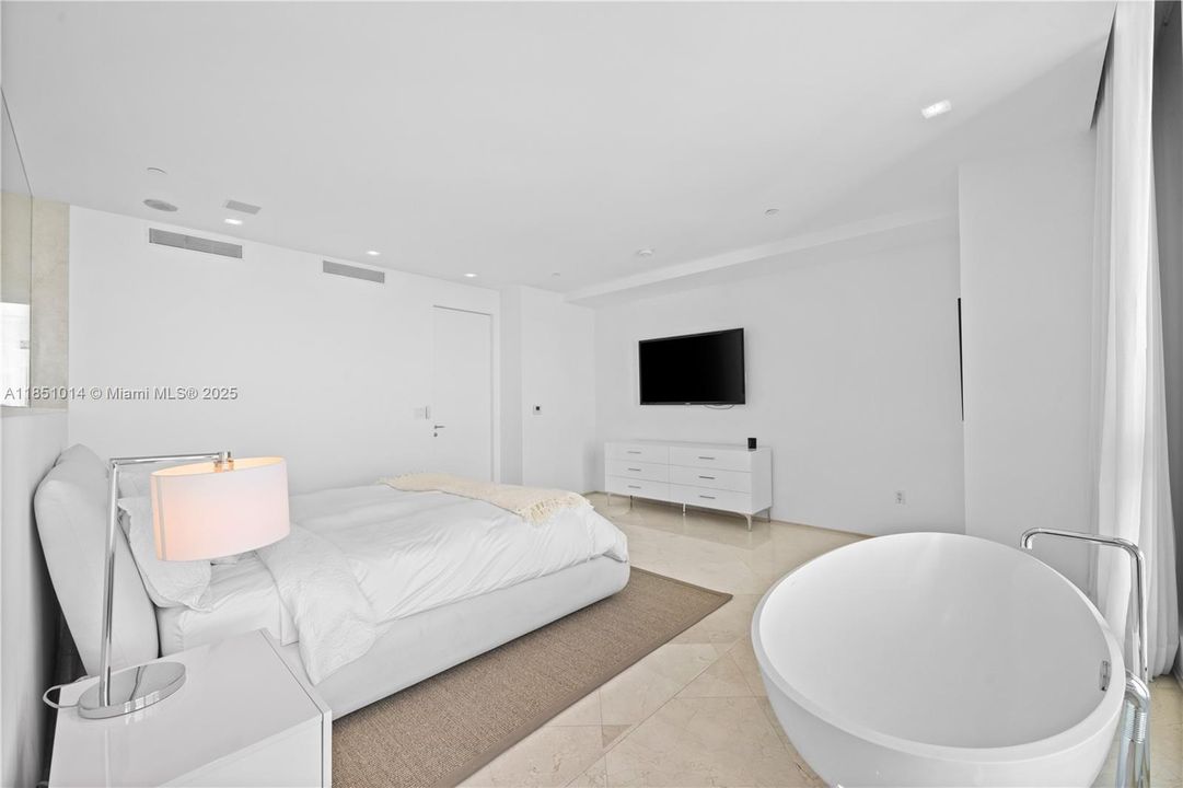 Recently Rented: $50,000 (4 beds, 4 baths, 2954 Square Feet)