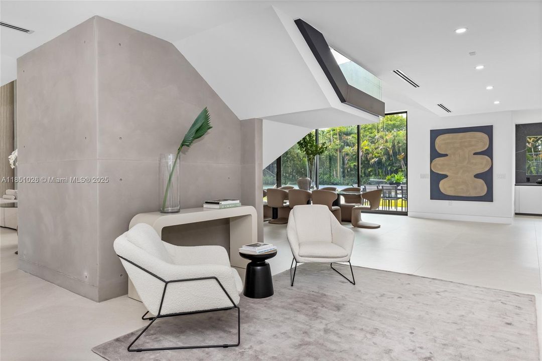 For Sale: $10,950,000 (8 beds, 8 baths, 8673 Square Feet)