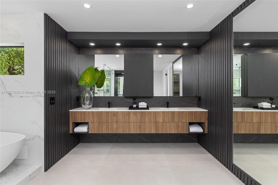 For Sale: $10,950,000 (8 beds, 8 baths, 8673 Square Feet)