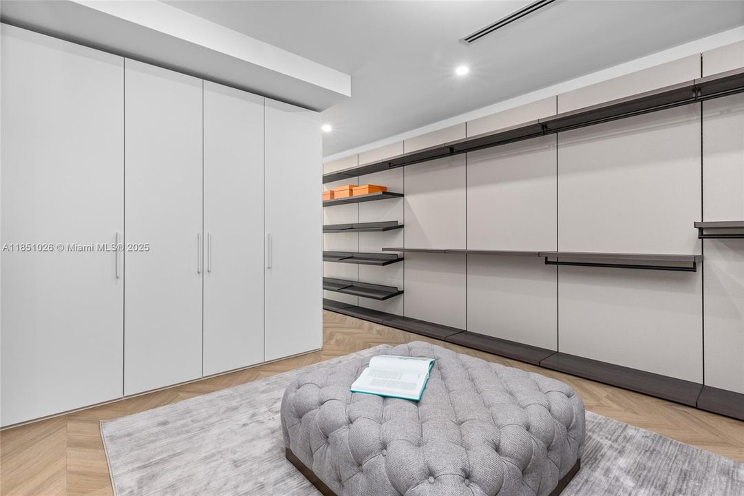 For Sale: $10,950,000 (8 beds, 8 baths, 8673 Square Feet)