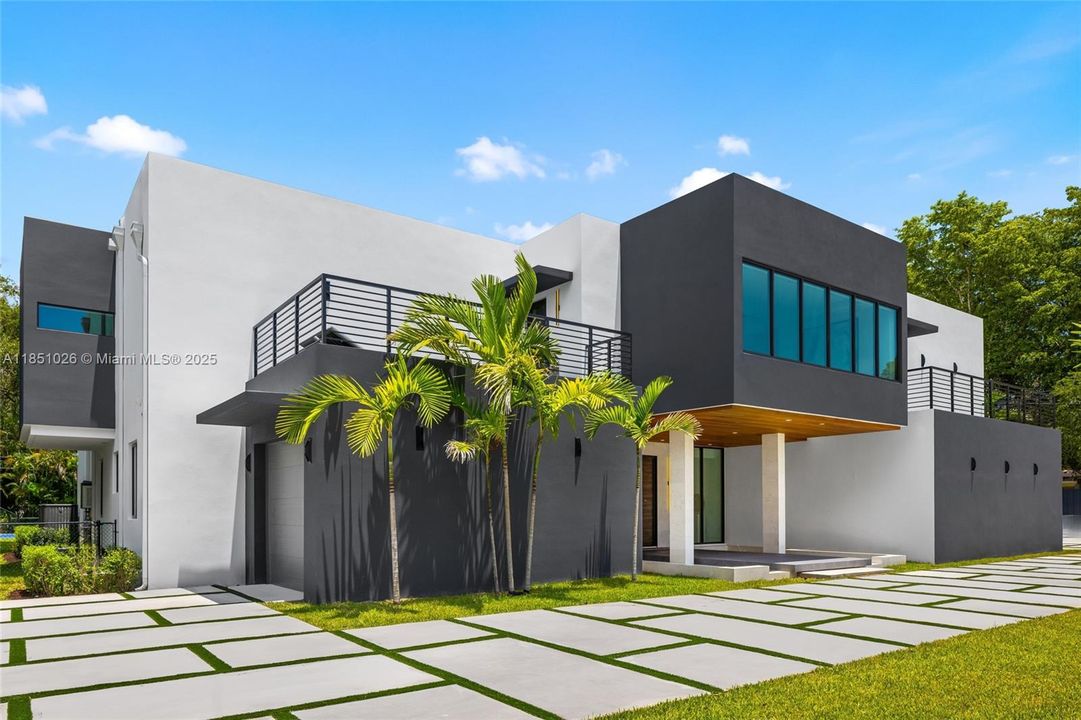 For Sale: $10,950,000 (8 beds, 8 baths, 8673 Square Feet)