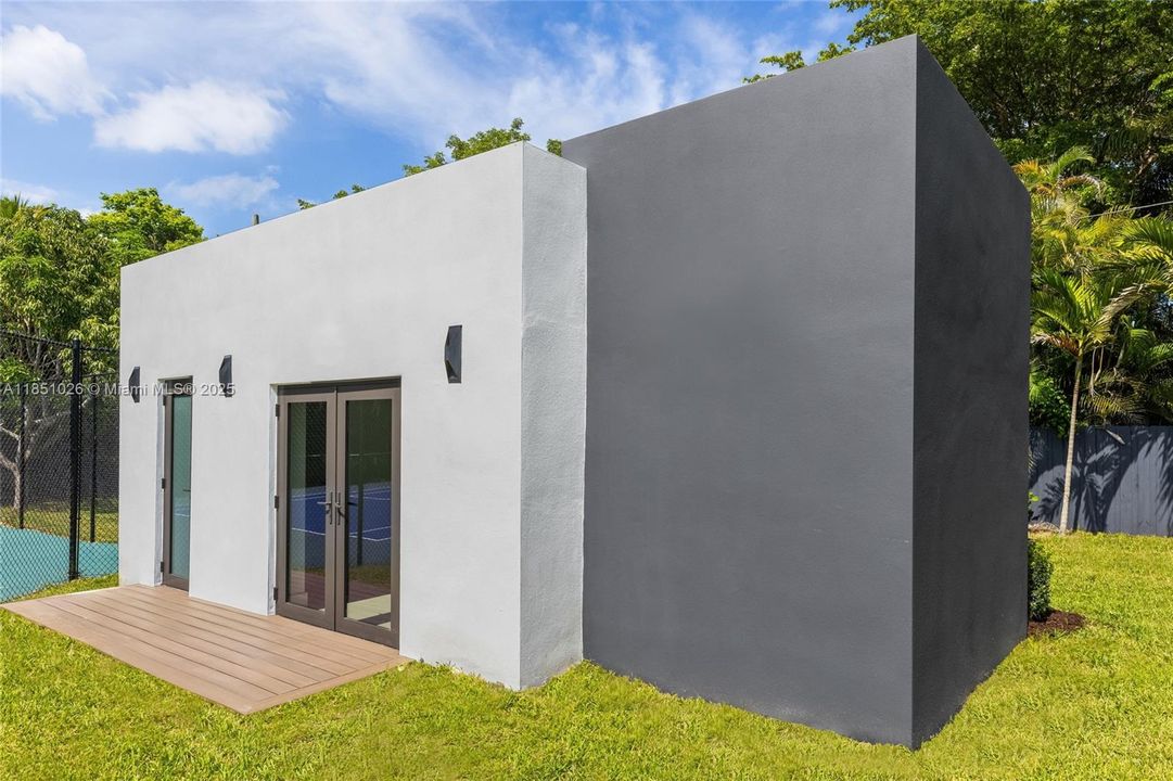 For Sale: $10,950,000 (8 beds, 8 baths, 8673 Square Feet)