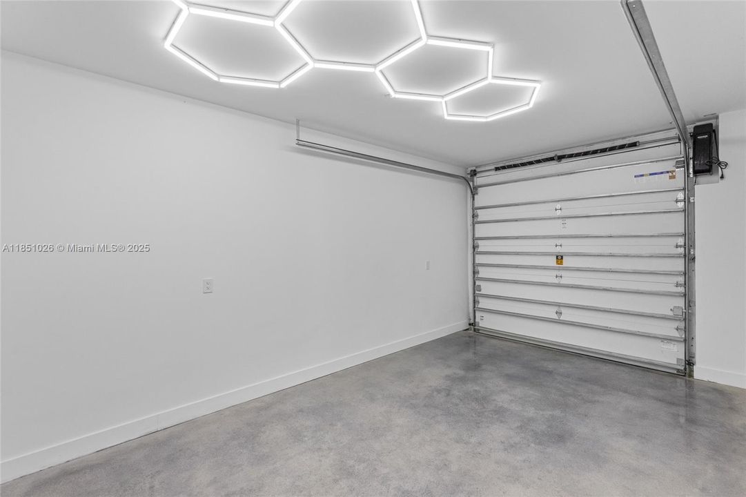 For Sale: $10,950,000 (8 beds, 8 baths, 8673 Square Feet)