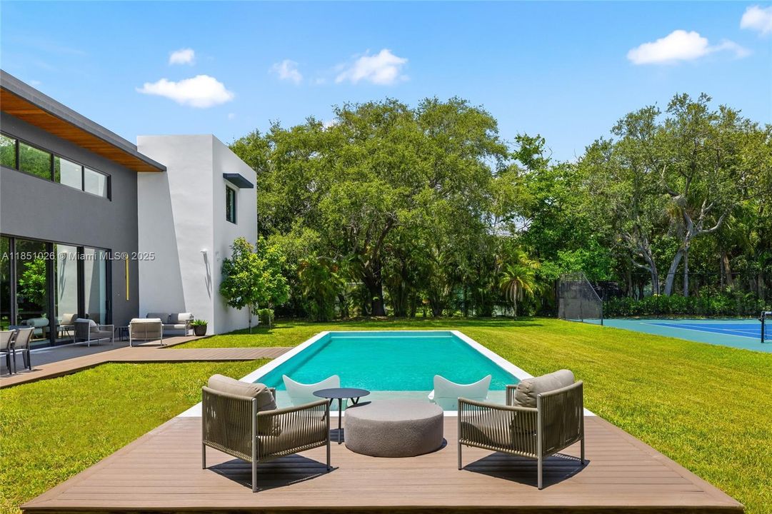 For Sale: $10,950,000 (8 beds, 8 baths, 8673 Square Feet)