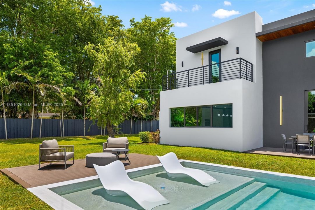 For Sale: $10,950,000 (8 beds, 8 baths, 8673 Square Feet)