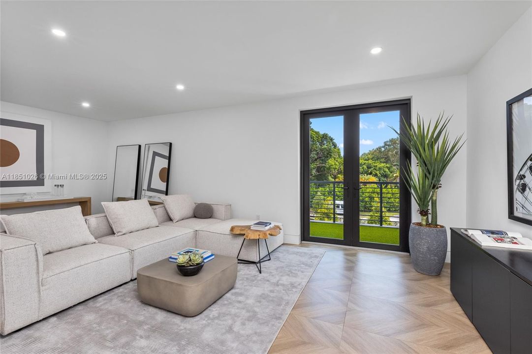 For Sale: $10,950,000 (8 beds, 8 baths, 8673 Square Feet)