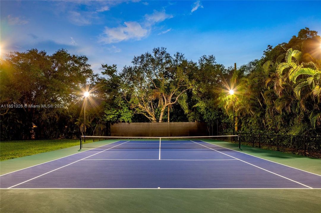 For Sale: $10,950,000 (8 beds, 8 baths, 8673 Square Feet)