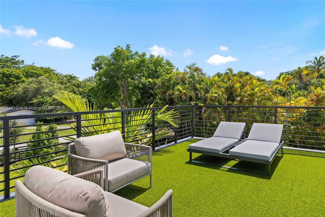 For Sale: $10,950,000 (8 beds, 8 baths, 8673 Square Feet)