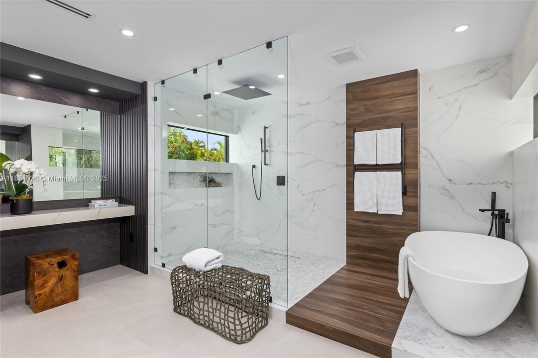 For Sale: $10,950,000 (8 beds, 8 baths, 8673 Square Feet)