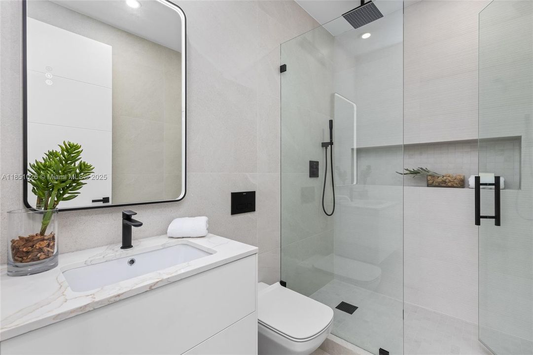 For Sale: $10,950,000 (8 beds, 8 baths, 8673 Square Feet)