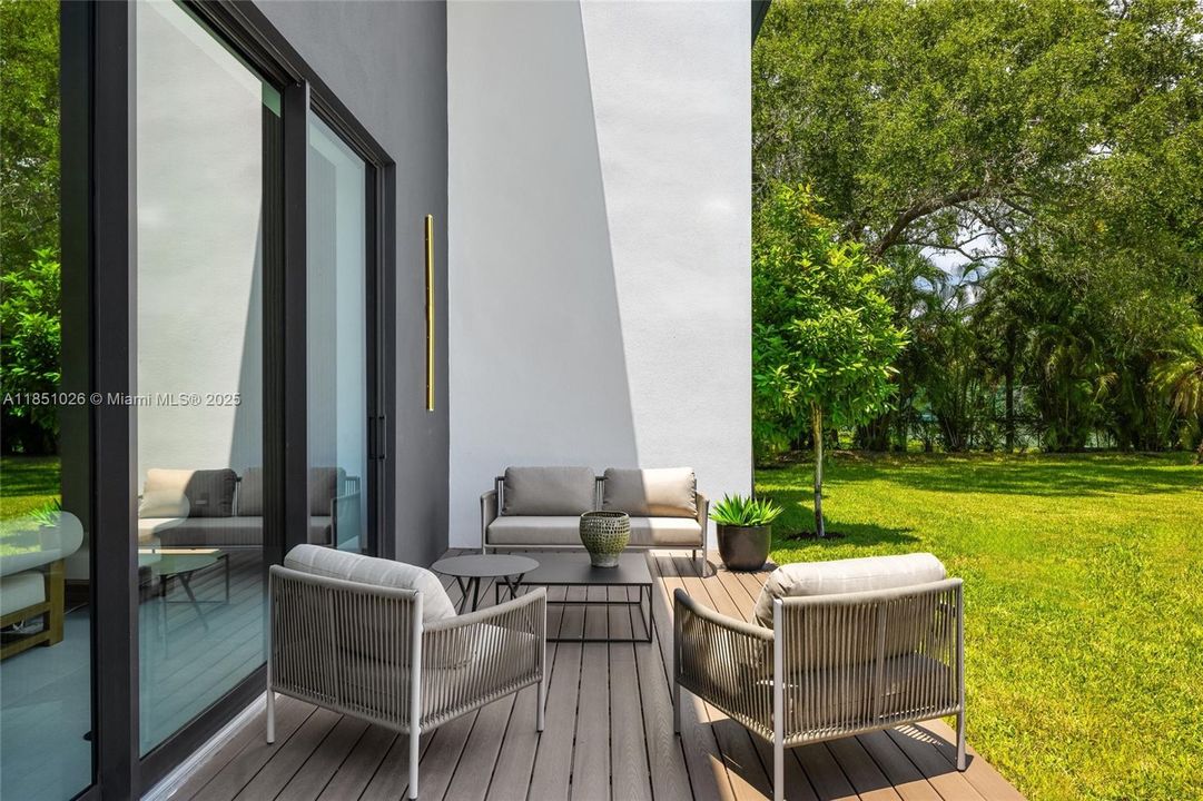 For Sale: $10,950,000 (8 beds, 8 baths, 8673 Square Feet)