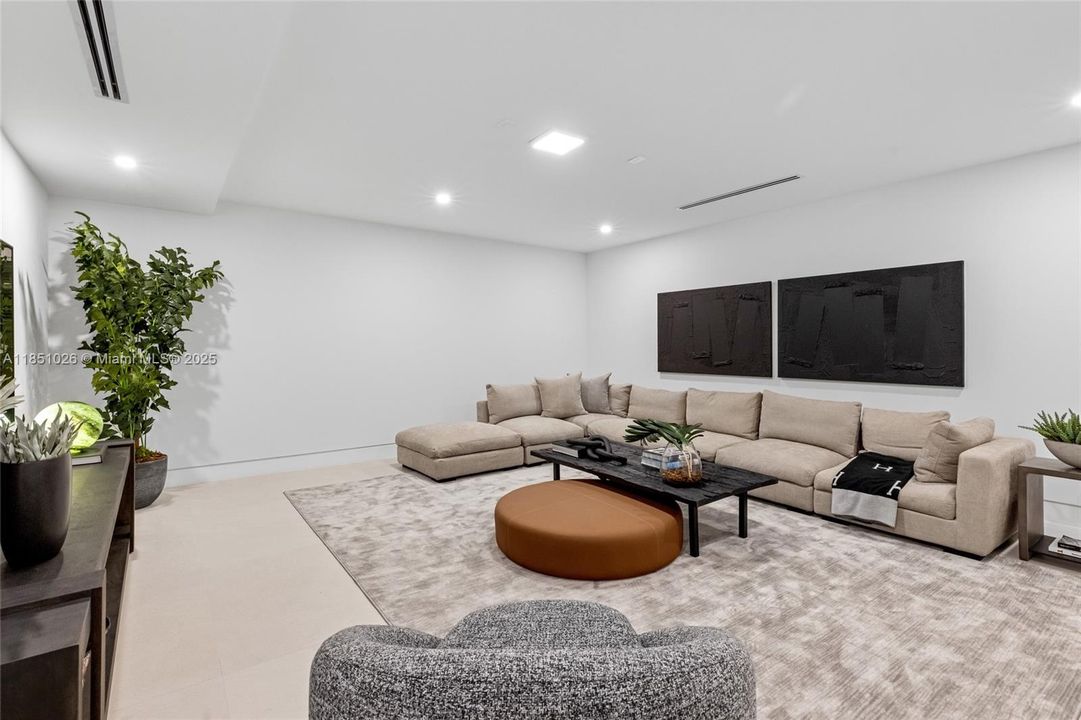 For Sale: $10,950,000 (8 beds, 8 baths, 8673 Square Feet)