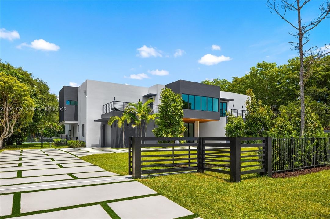 For Sale: $10,950,000 (8 beds, 8 baths, 8673 Square Feet)