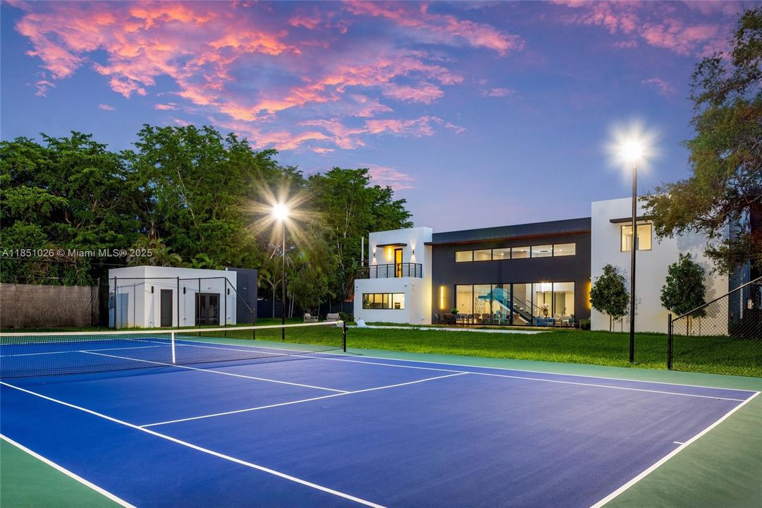 For Sale: $10,950,000 (8 beds, 8 baths, 8673 Square Feet)