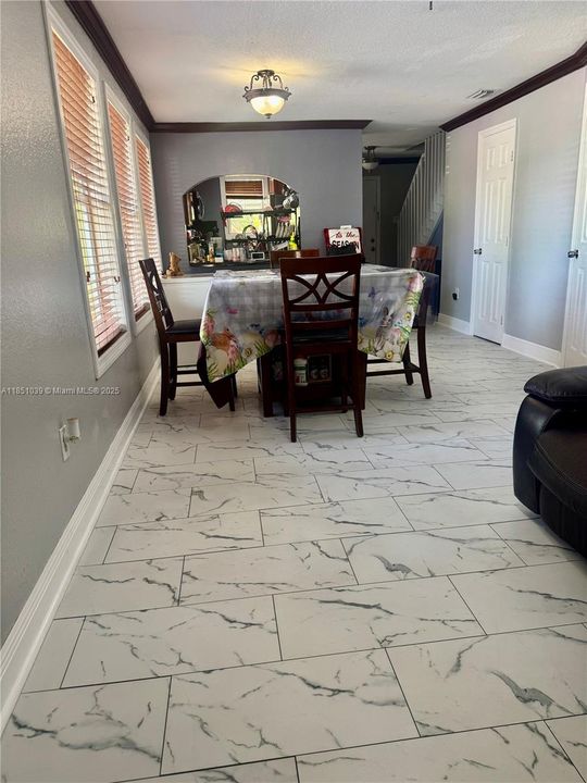 For Sale: $359,500 (2 beds, 2 baths, 1020 Square Feet)