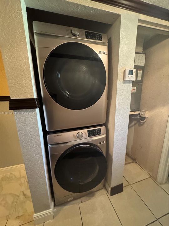 For Sale: $359,500 (2 beds, 2 baths, 1020 Square Feet)