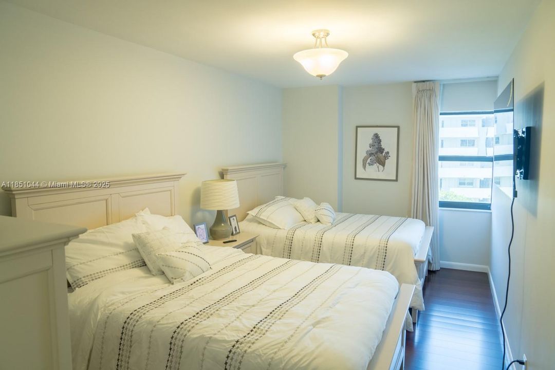 For Sale: $825,000 (3 beds, 2 baths, 1724 Square Feet)