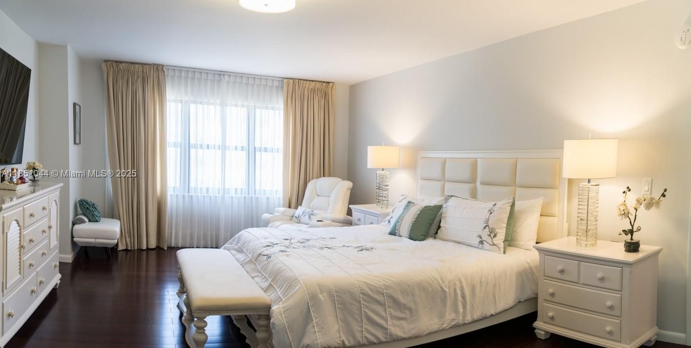 For Sale: $825,000 (3 beds, 2 baths, 1724 Square Feet)