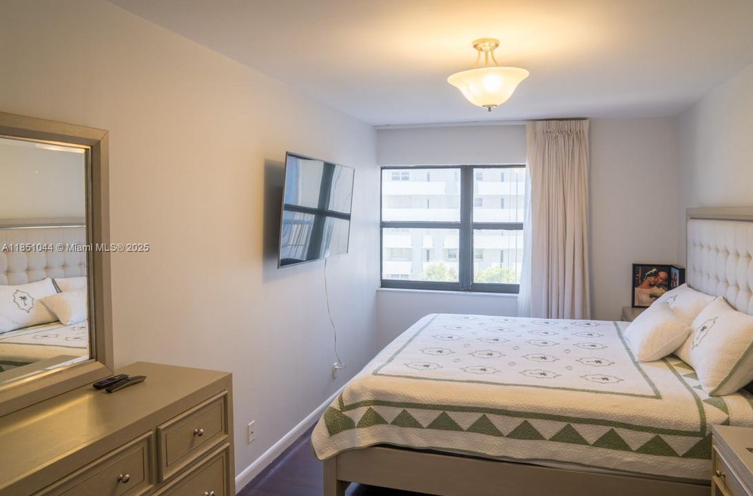 For Sale: $825,000 (3 beds, 2 baths, 1724 Square Feet)