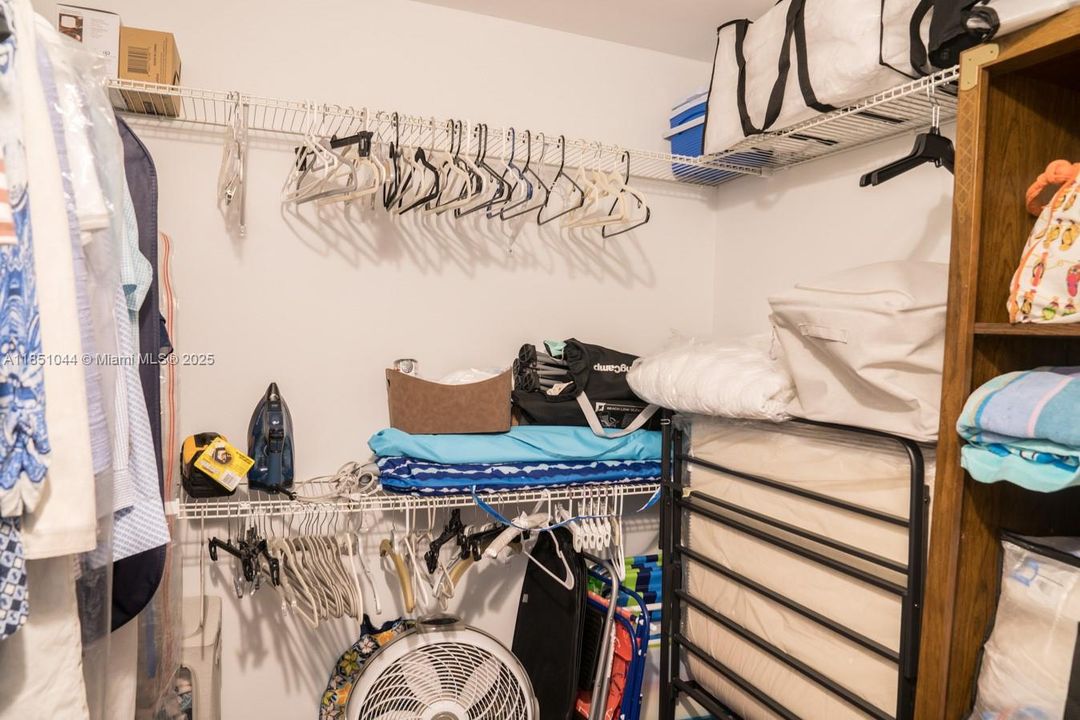 For Sale: $825,000 (3 beds, 2 baths, 1724 Square Feet)