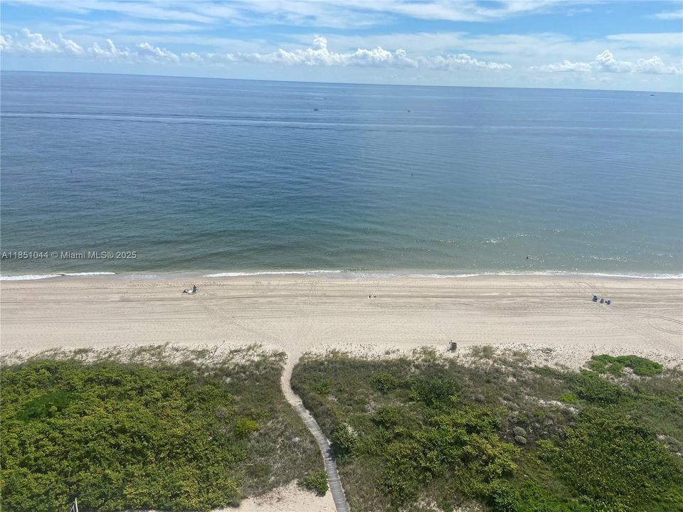 For Sale: $825,000 (3 beds, 2 baths, 1724 Square Feet)