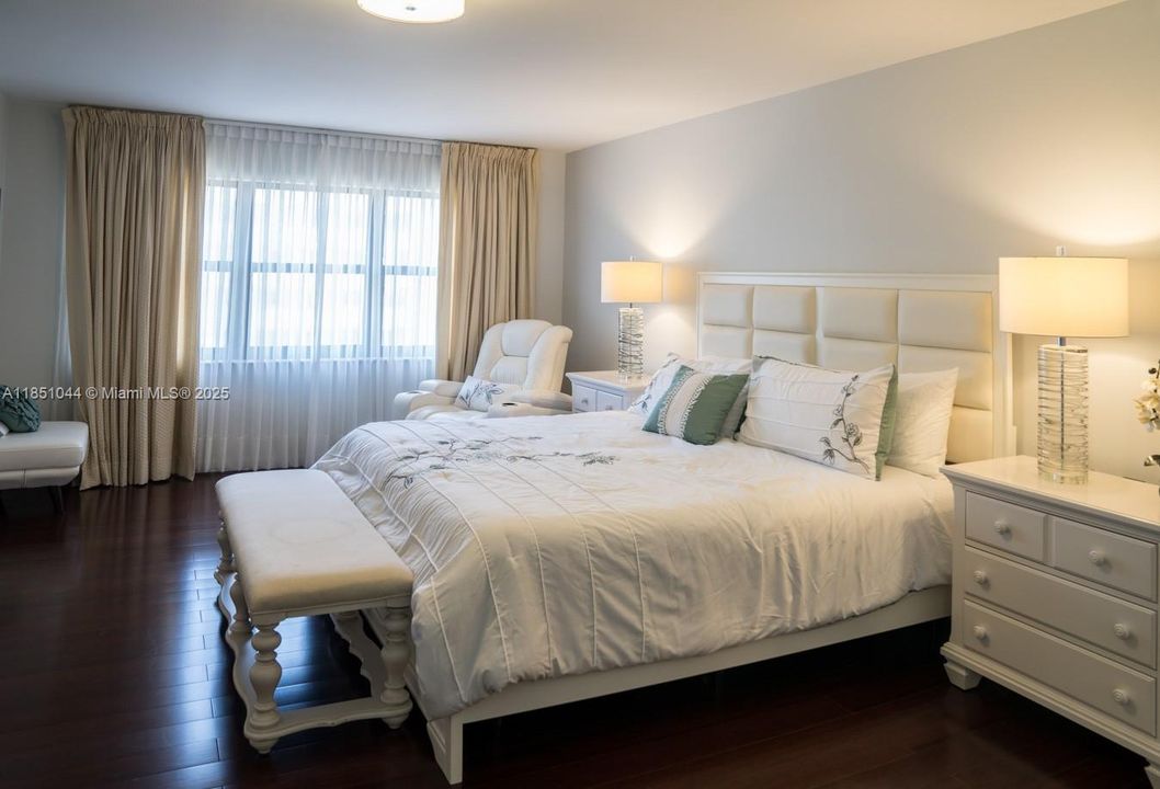 For Sale: $825,000 (3 beds, 2 baths, 1724 Square Feet)