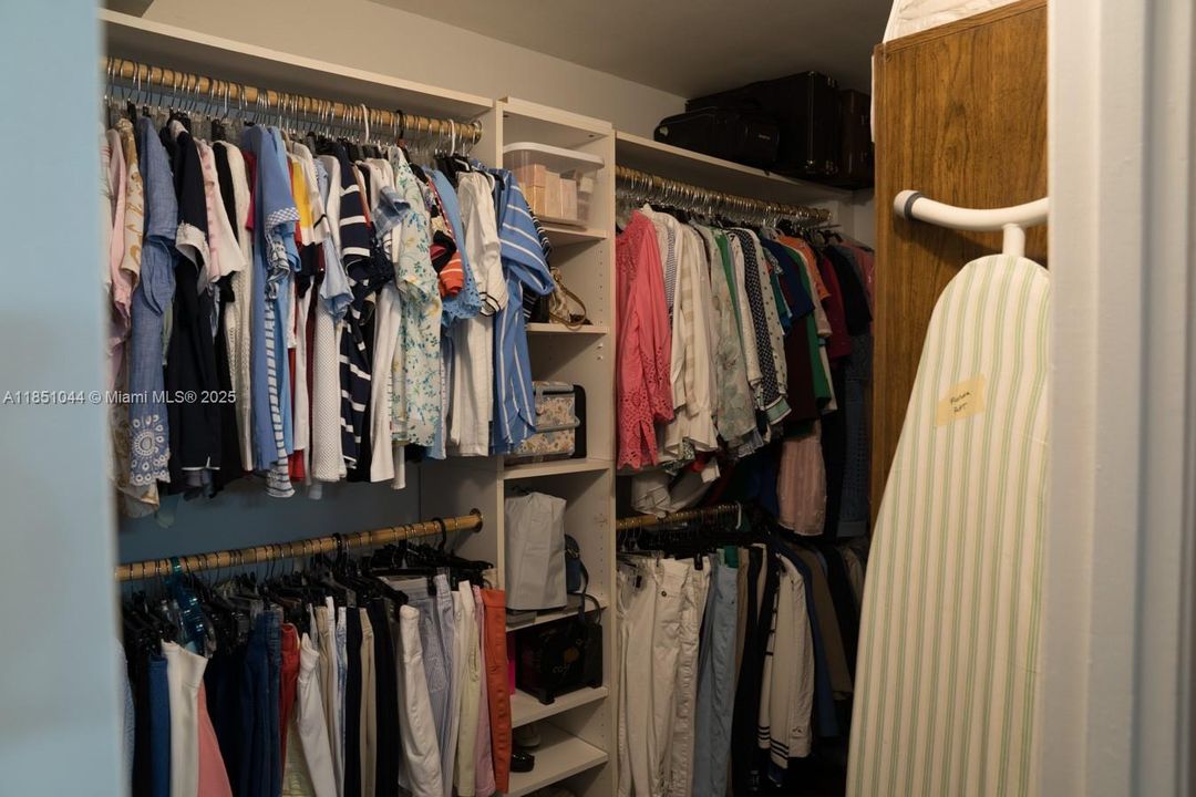 For Sale: $825,000 (3 beds, 2 baths, 1724 Square Feet)