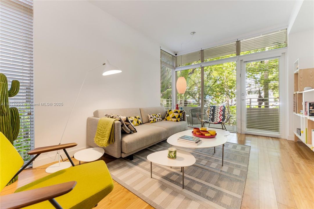 Active With Contract: $1,375,000 (2 beds, 2 baths, 1338 Square Feet)