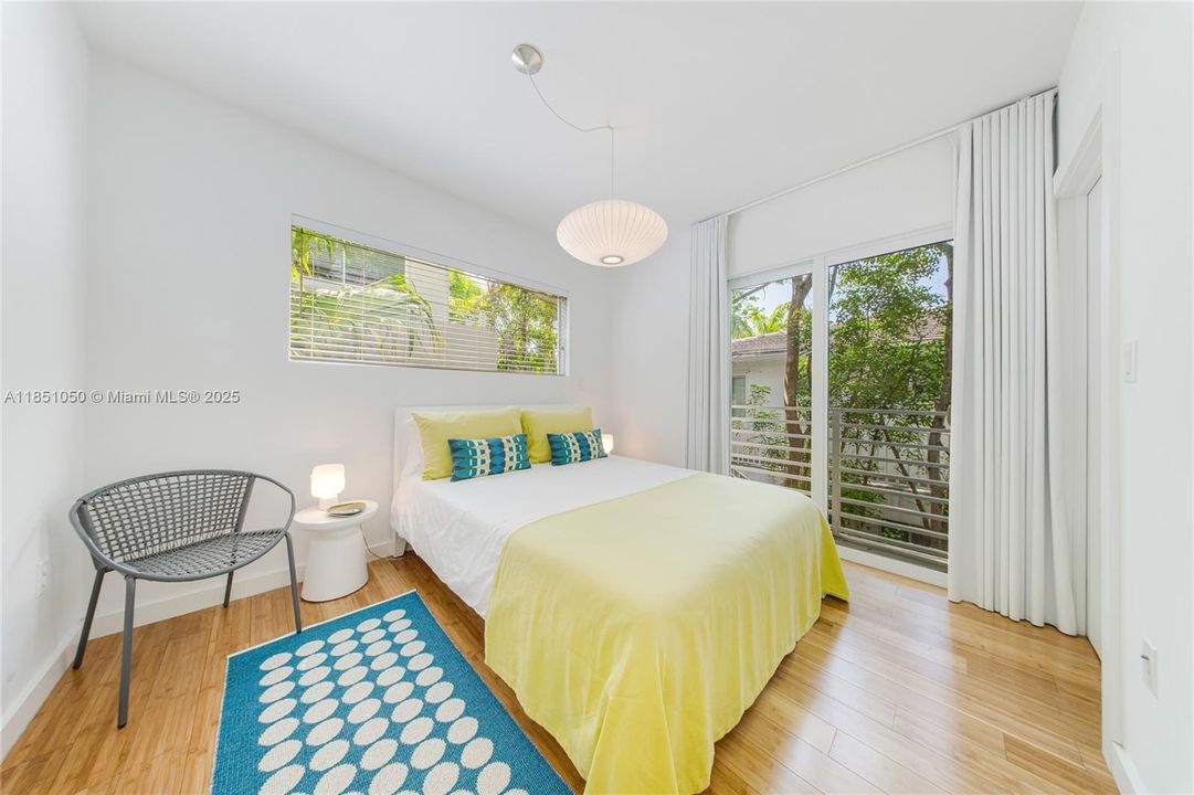 Active With Contract: $1,375,000 (2 beds, 2 baths, 1338 Square Feet)