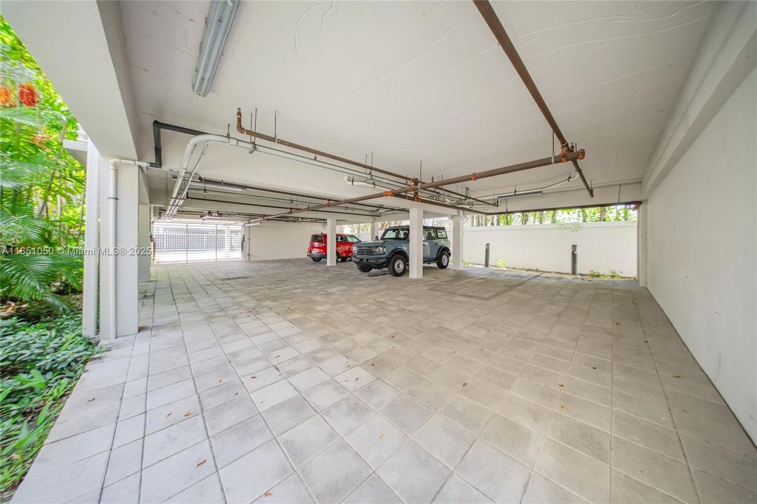 Active With Contract: $1,375,000 (2 beds, 2 baths, 1338 Square Feet)