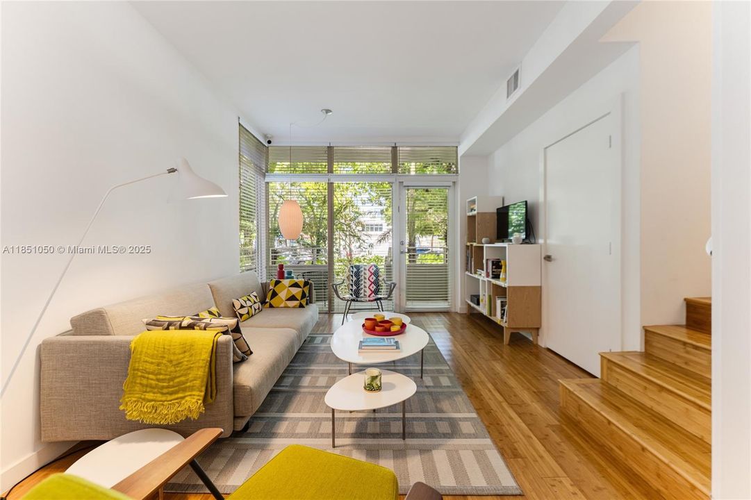 Active With Contract: $1,375,000 (2 beds, 2 baths, 1338 Square Feet)