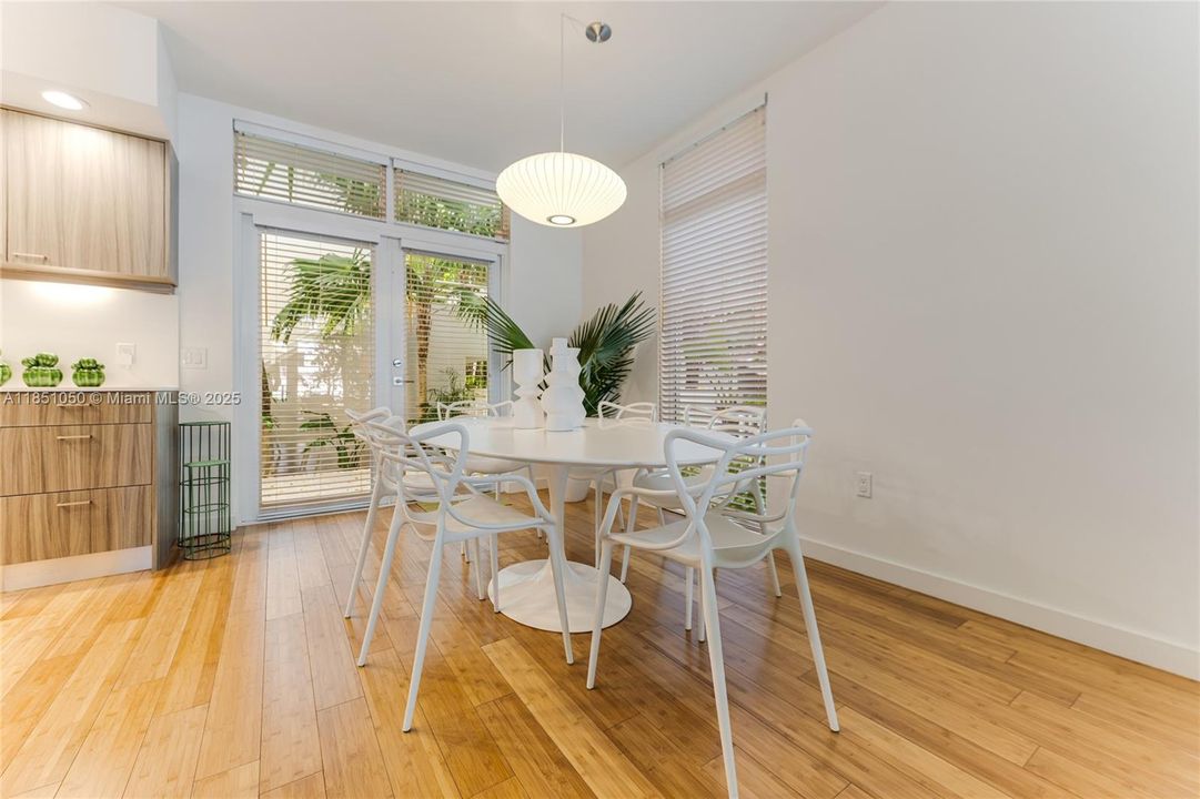 Active With Contract: $1,375,000 (2 beds, 2 baths, 1338 Square Feet)