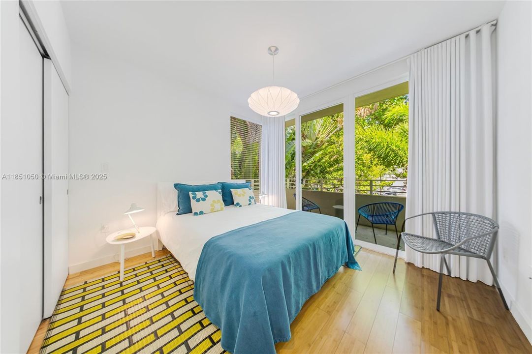Active With Contract: $1,375,000 (2 beds, 2 baths, 1338 Square Feet)