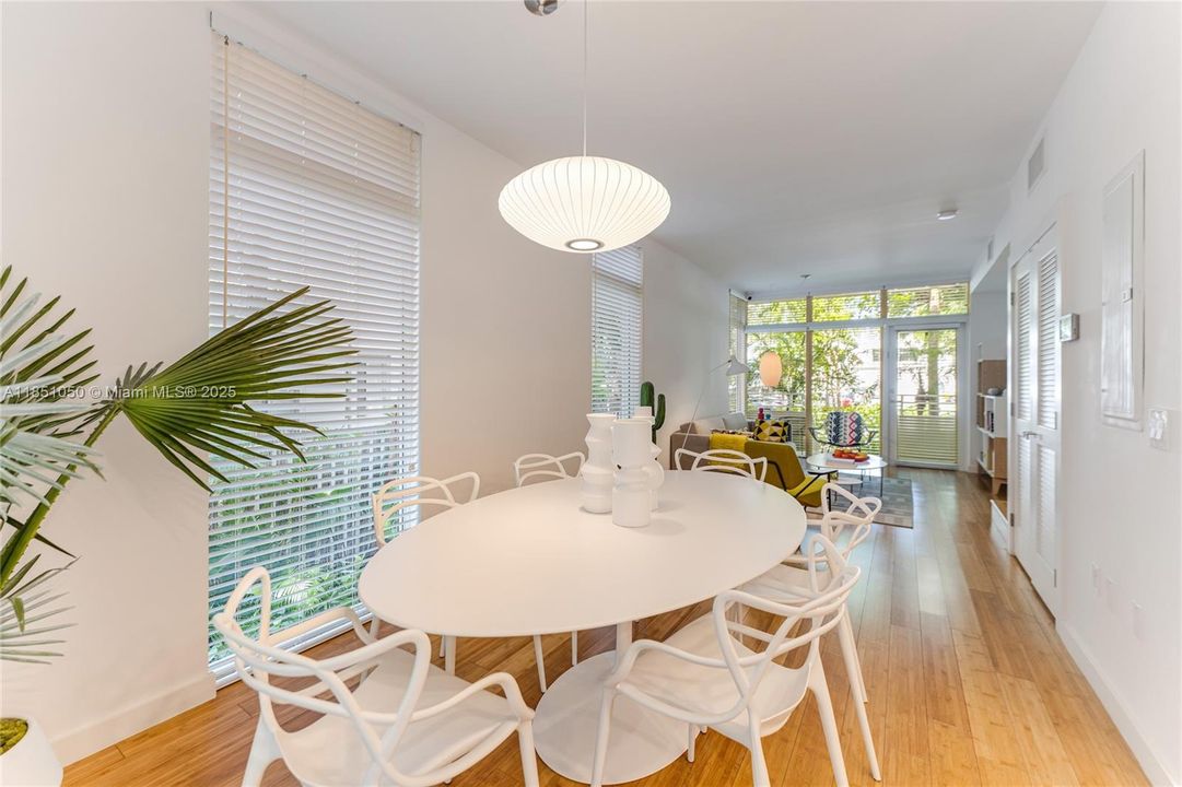 Active With Contract: $1,375,000 (2 beds, 2 baths, 1338 Square Feet)