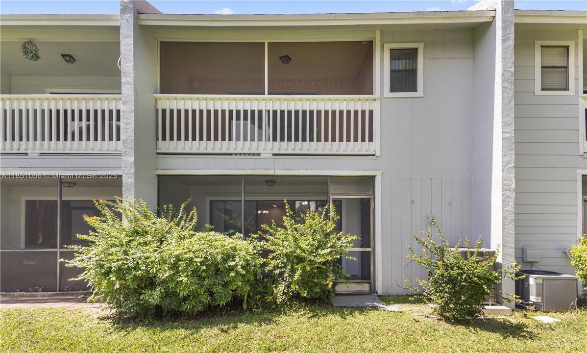 Vendido Recientemente: $319,900 (3 camas, 2 baños, 1502 Pies cuadrados)