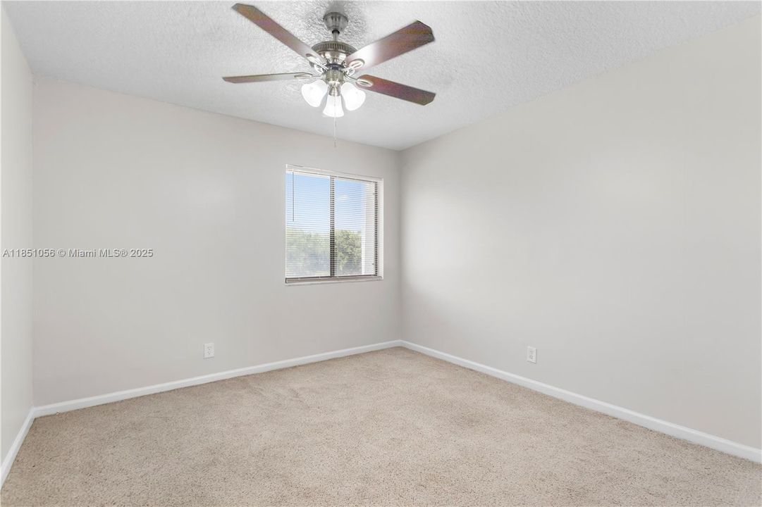 Vendido Recientemente: $319,900 (3 camas, 2 baños, 1502 Pies cuadrados)